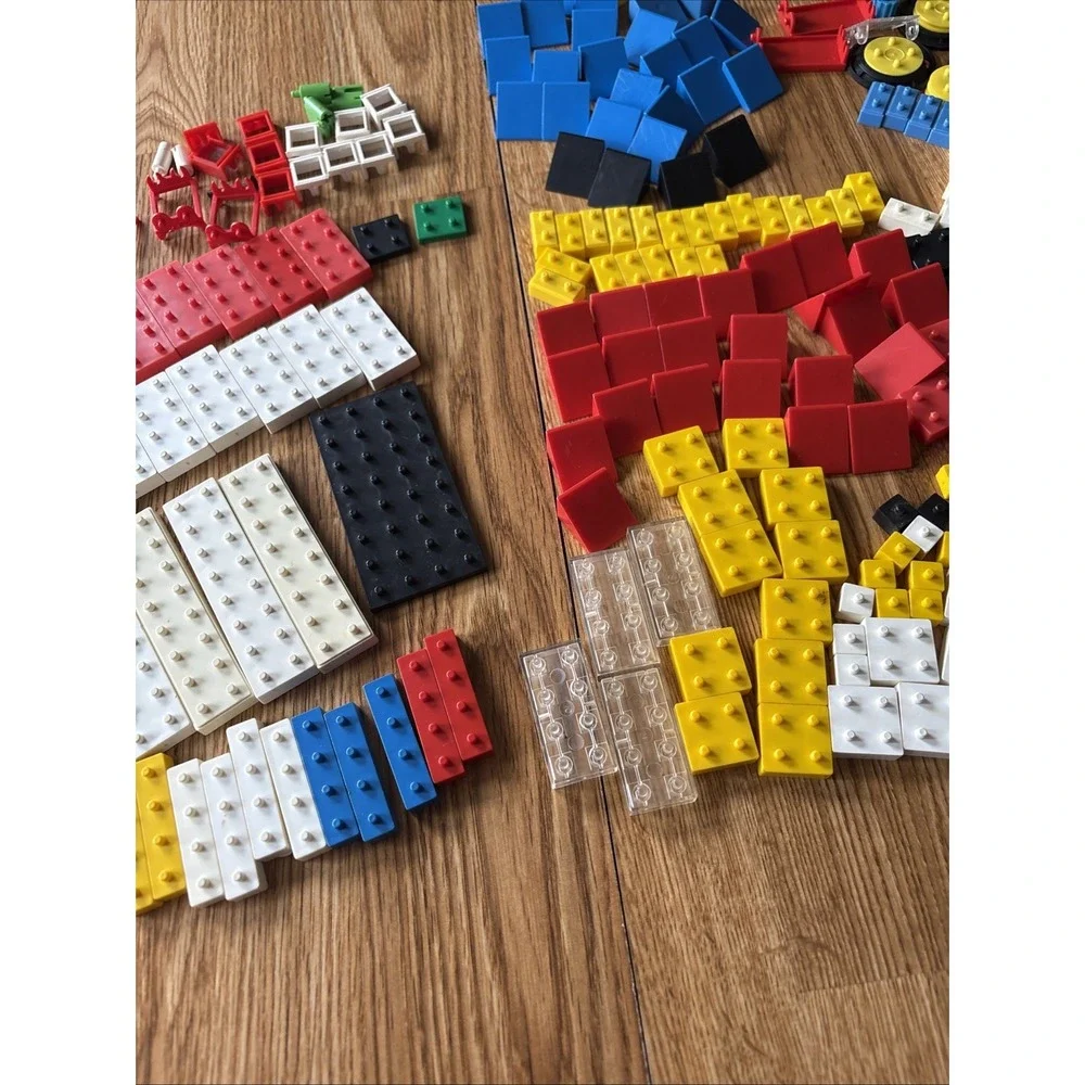 Vintage Playskool 1976 American Bricks Building Bricks 835 Over 300 Pieces